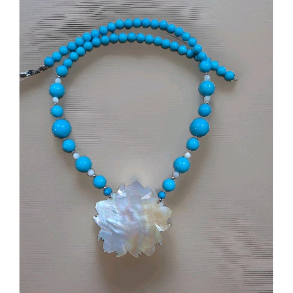 Lee Sands Mother of Pearl Flower with Blue Tone Bead Necklace Vtg Signed Box 18"